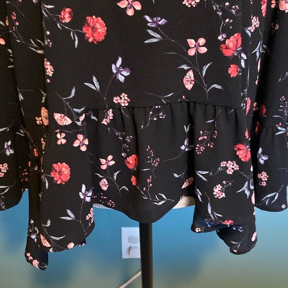Gibson Floral Blouse - Picture 3 of 6